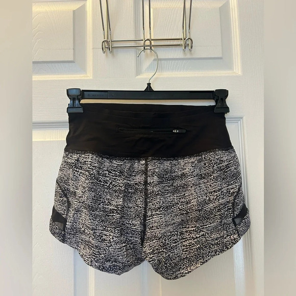 Lululemon Pace Perfect Shorts (3") Air Time White Black / Black - Picture 4 of 7